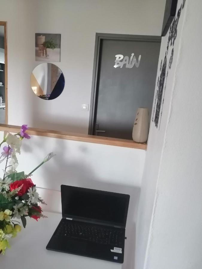 Chambre Dans Appartement A 니오르 외부 사진